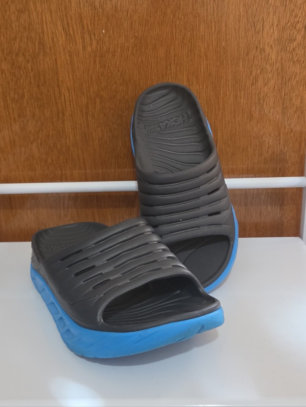 Hoka One One Ora Recovery Slide Sandals Black Blue Women's Size 7W